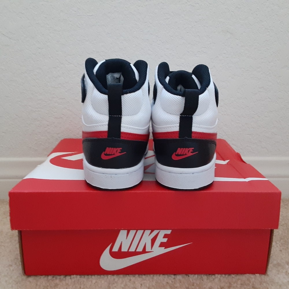 Nike - Picture 3 of 4